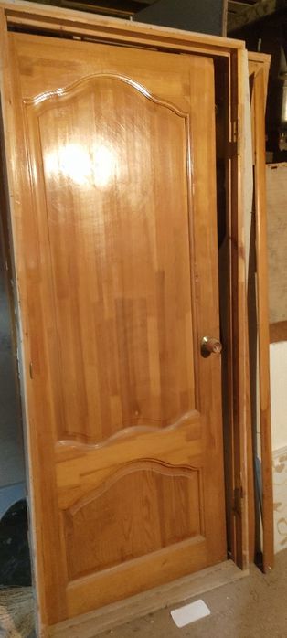 Продам двери дерево Б/У