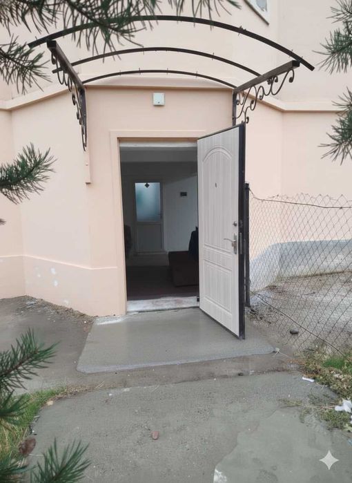 744Продаётся полуподвал 84 кв, ориентир завод Сино