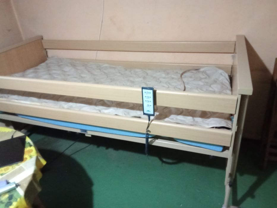 Болнично електрическо легло HIPNOS – отлично състояние + аксесоари
