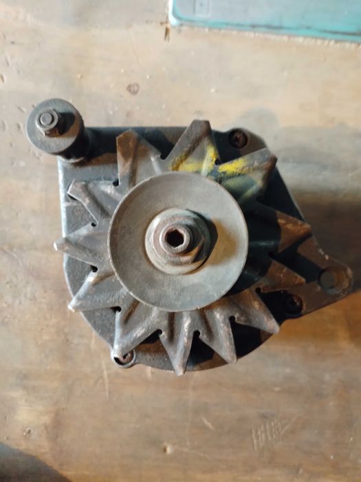 Продам Генератор 90А