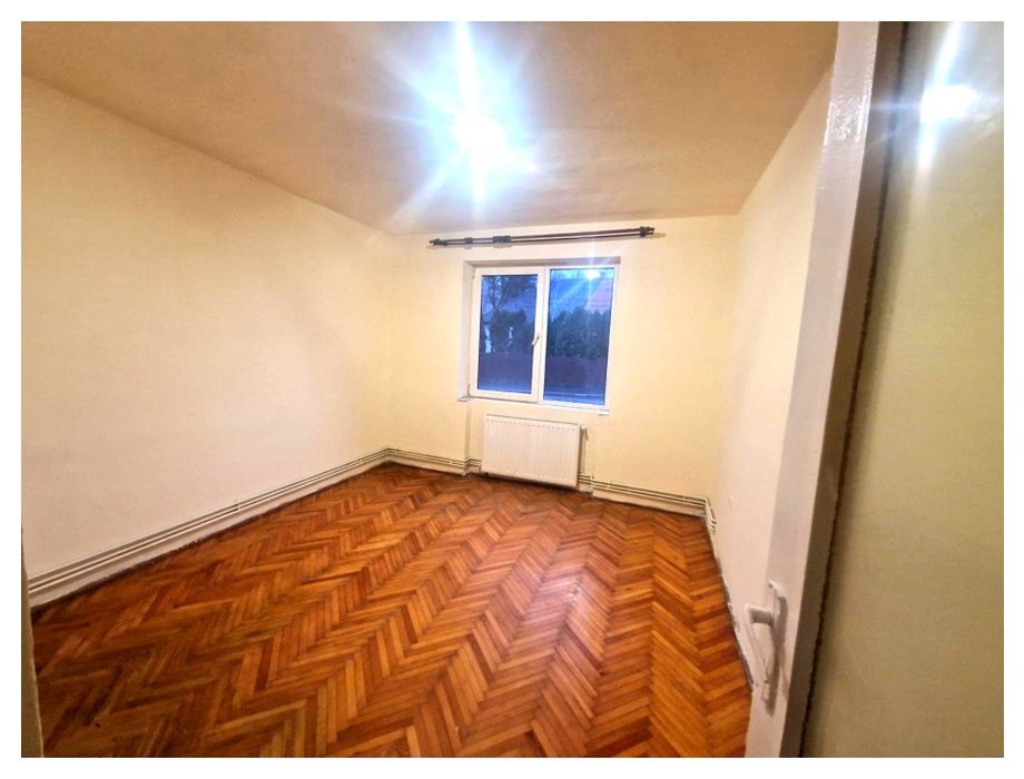 Vand apartamebt cu 2 camere