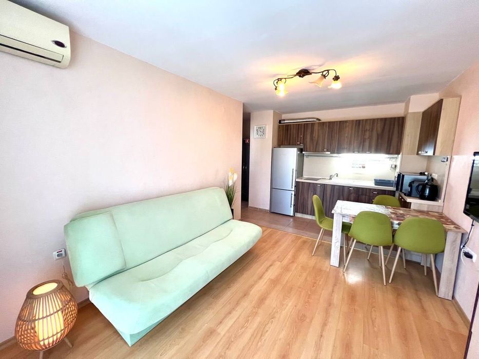 Продава се Двустаен апартамент в Свети Влас - 56 кв.м за 2018 €/кв.м - Снимка #1