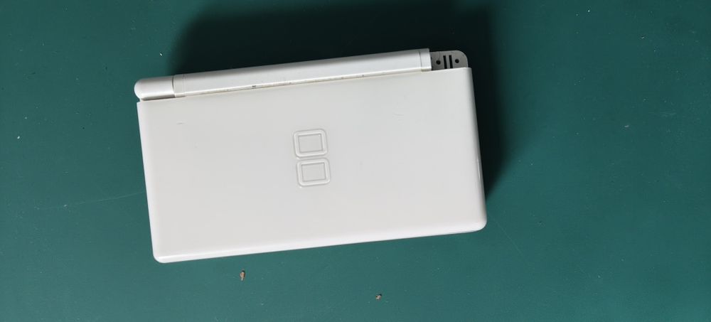 Nintendo DS Lite на части + два корпуса (черен и бял)