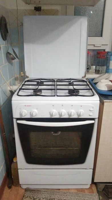 Продам газовую плиту