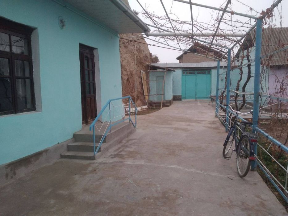 Xovli uy hsaxarda xama sharoyitlari bor yangi remontan chiqan