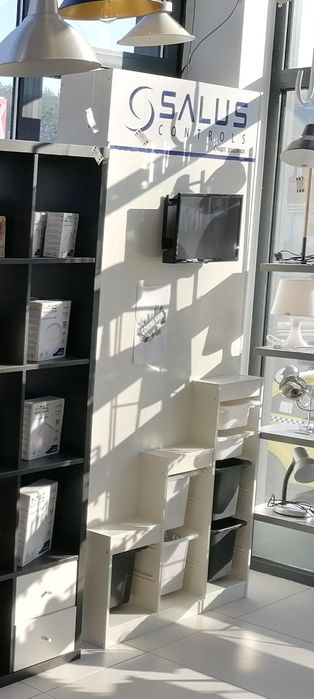 Стелажи за магазин