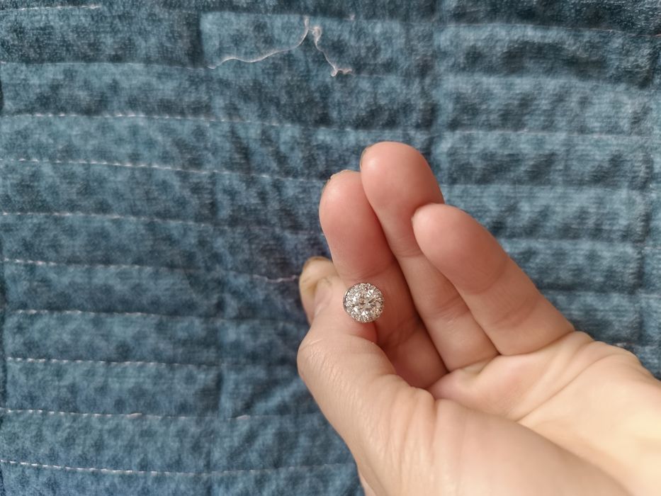 Продам серьги гвоздики