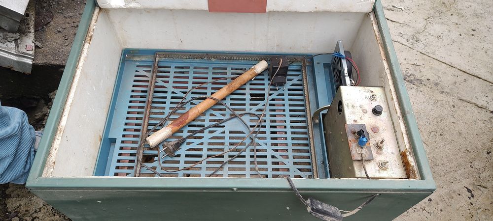 инкубатор   руски