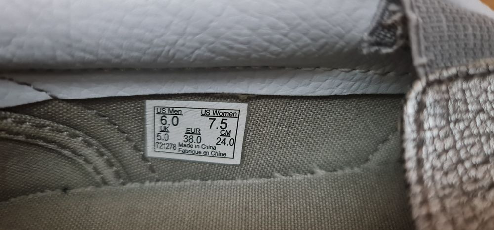 Сникърси Van's естествена кожа