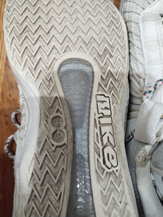 Продам кроссовки