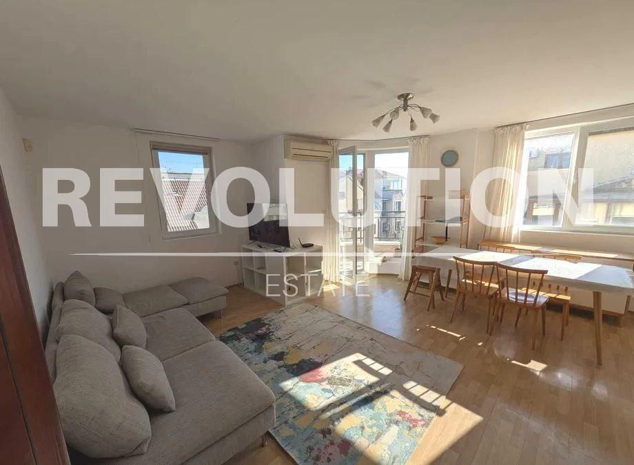 Тристаен апартамент в района на Спортна зала!