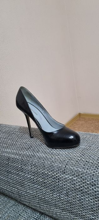 Продам женские туфли