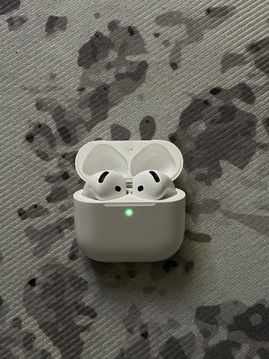 AirPods 4 в оригинале