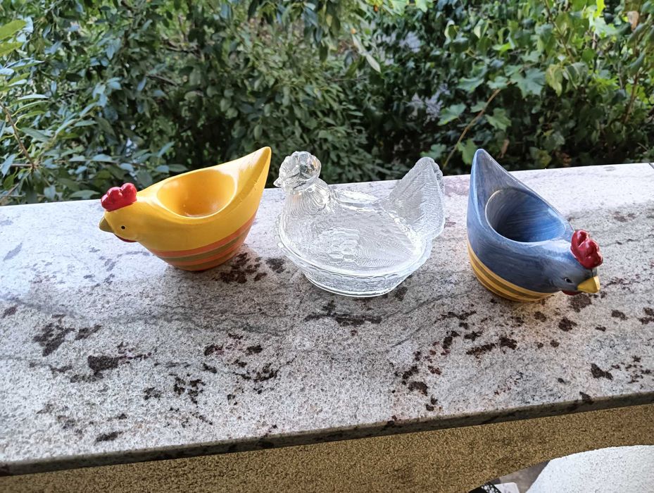 suporti pt oua si o gainusa pentru sare