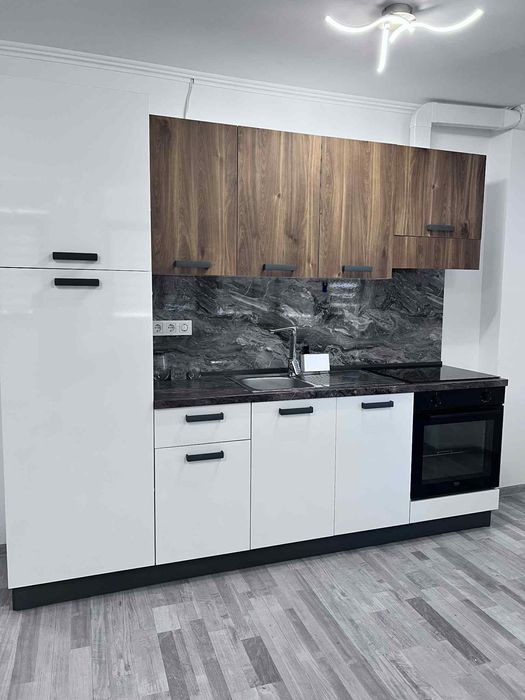 Дава се под наем Тристаен апартамент в Айтос - 98 кв.м за 357 € - Снимка #1