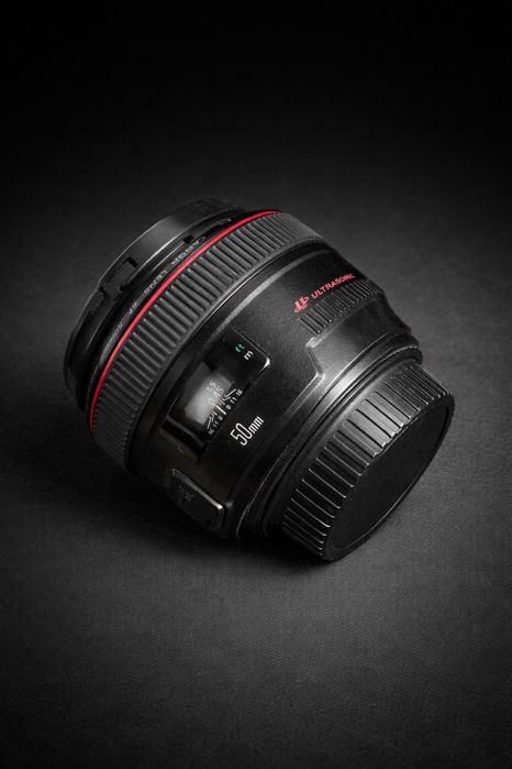 Продам объектив 50мм 1.2 очень резкий