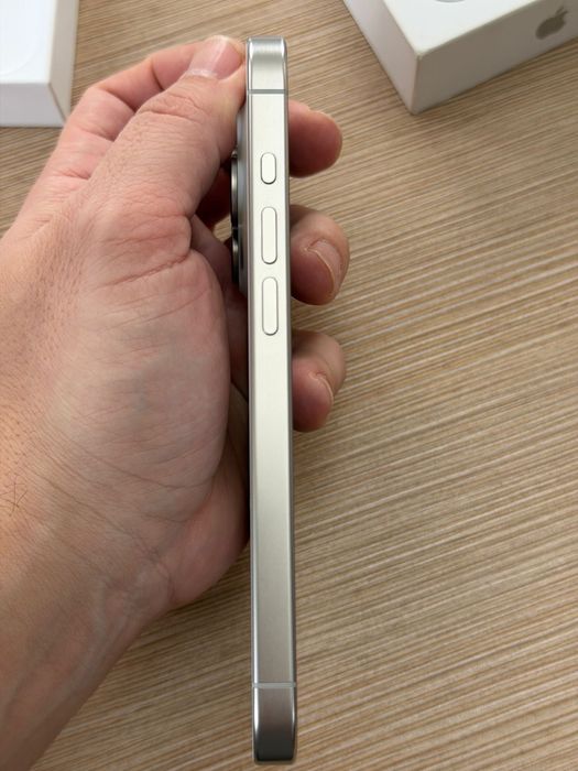 Iphone 15 Pro White Titanium ingrijit 10/10