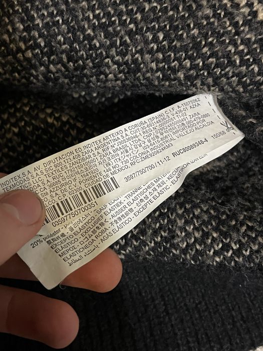 Свитер зара.