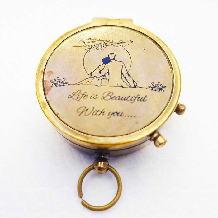 Компаси от бронз с гравюри за различни поводи