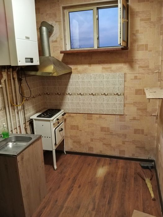 Кора сув 6 да кичкина 1 хонали квартира сотилади