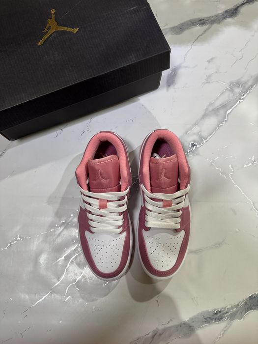Jordan 1 low pink