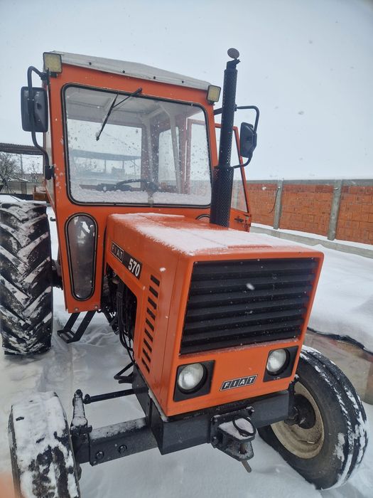 Vand tractor fiat 570 in stare foarte buna de functionare