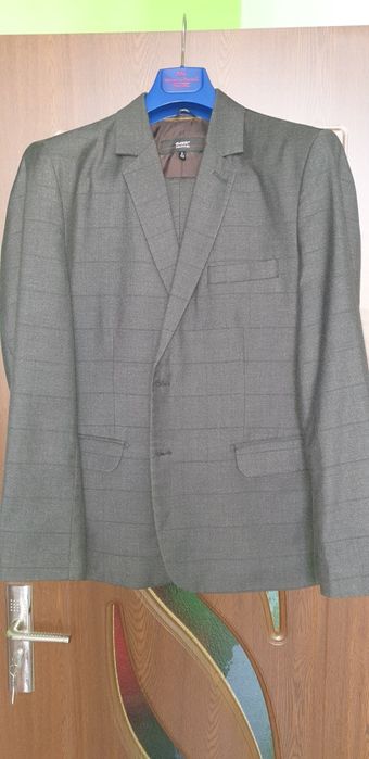 Vand costum barbatesc sacou + 2 perechi pantaloni