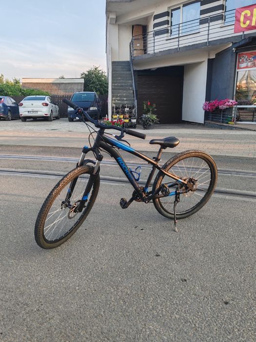 Bicicletă MTB Rockrider 27.5” – cadru M, 9 viteze, frâne pe disc – 800 lei