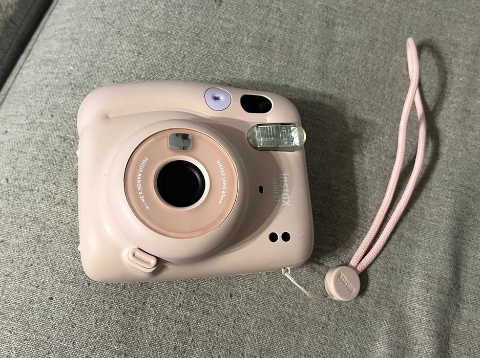 Aparat foto instant Fujifilm Instax Mini 11 roz complet functional