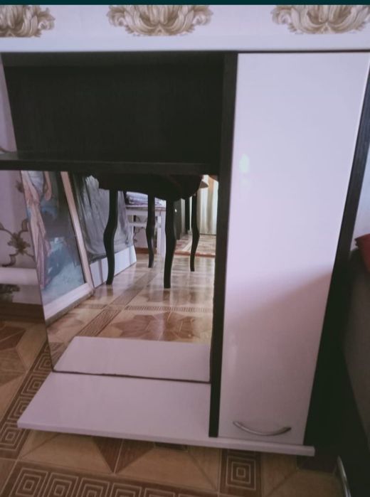 Тумба с мойкой + полка с зеркалом продам