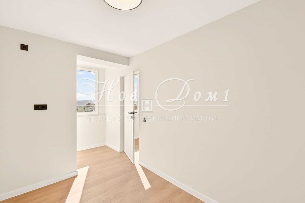 Продава се Тристаен апартамент в Варна, Левски - 70 кв.м за 1567 €/кв.м - Снимка #12