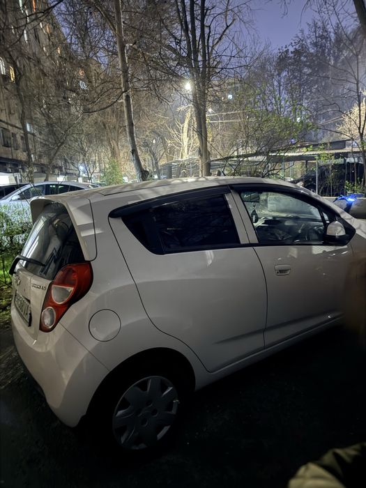 Автомобиль марки СПАРК