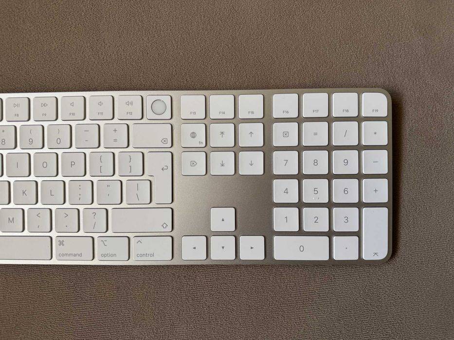 Apple Magic Keyboard с Touch ID и Numeric keypad