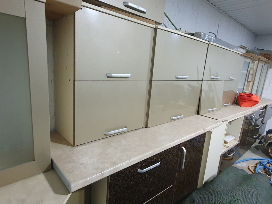 Кухонный гарнитур со столешницей