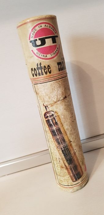 Старинна механична мелничка за кафе и подправки