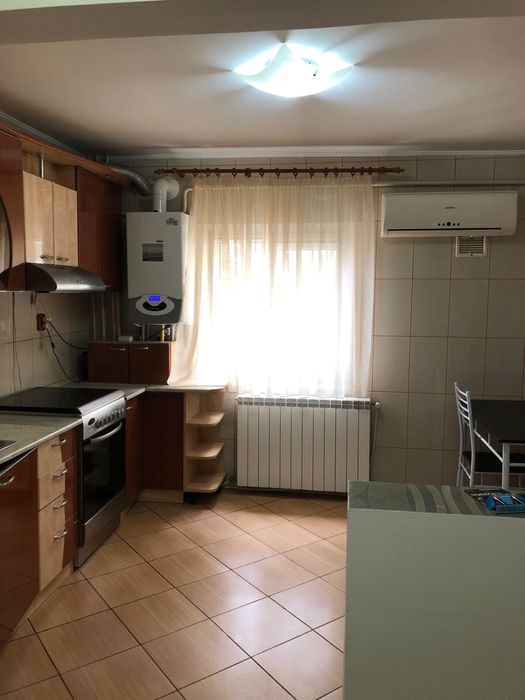 Inchiriez apartamement 3 camere etaj 1 in spate LDL SUD  OMV