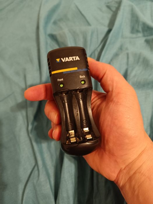 Încărcător acumulatori r3 r6