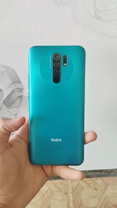 Redmi 9.    3/32 holati ideal. Zor ishlaydi