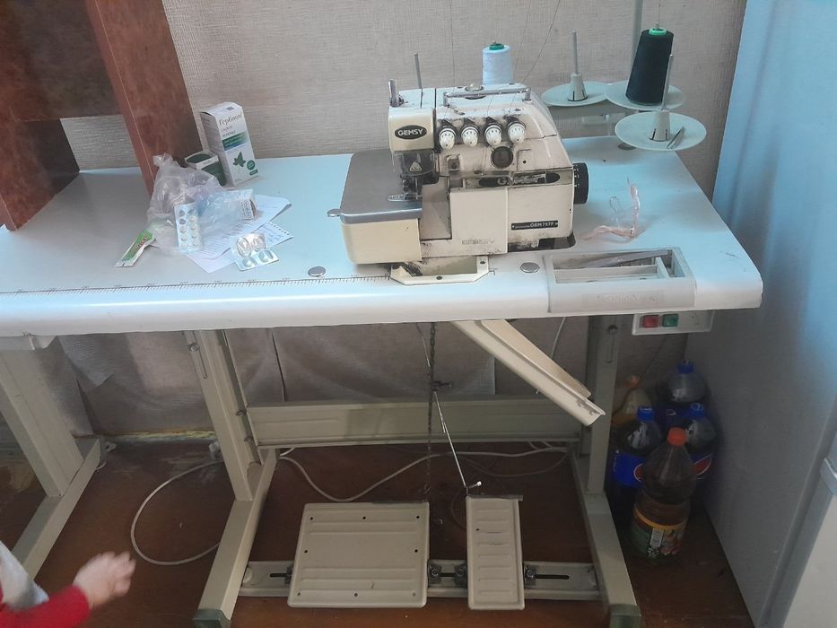 Tikuv mashinasi , overlok .(matorli)