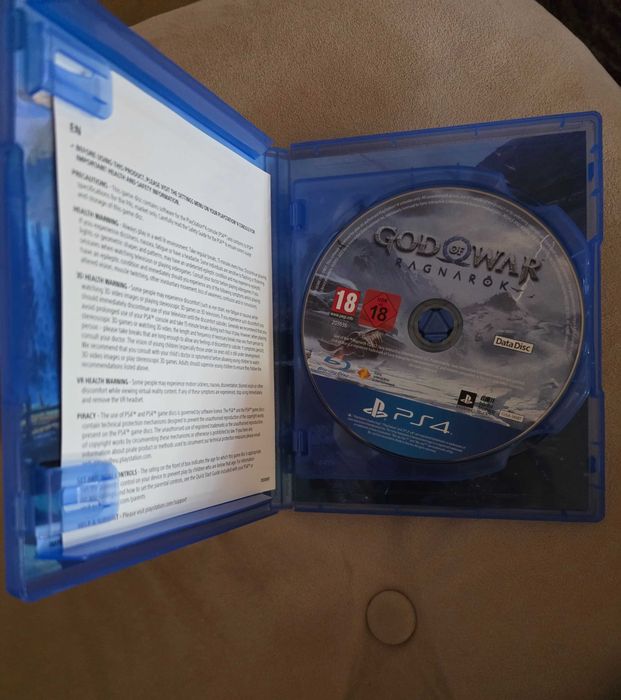 God of war Ragnarök ps4 с версия за ps5, два диска