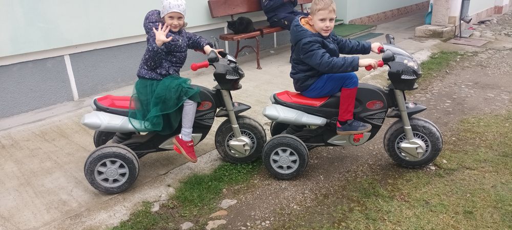 Motocicleta pentru copii cu pedala