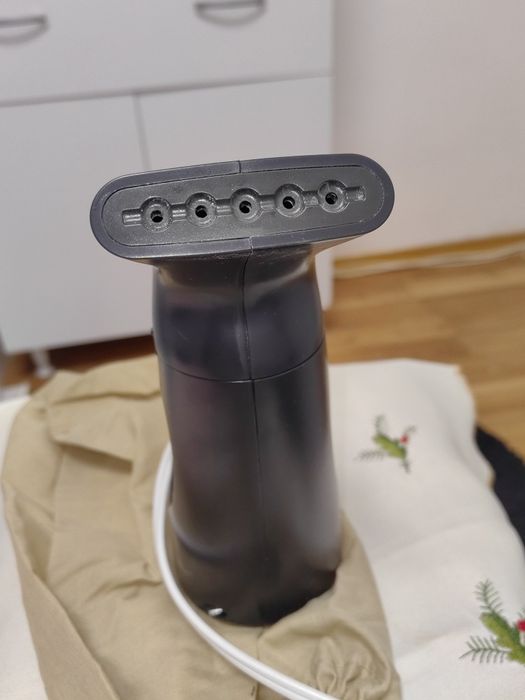 Aparat de călcat vertical cu aburi