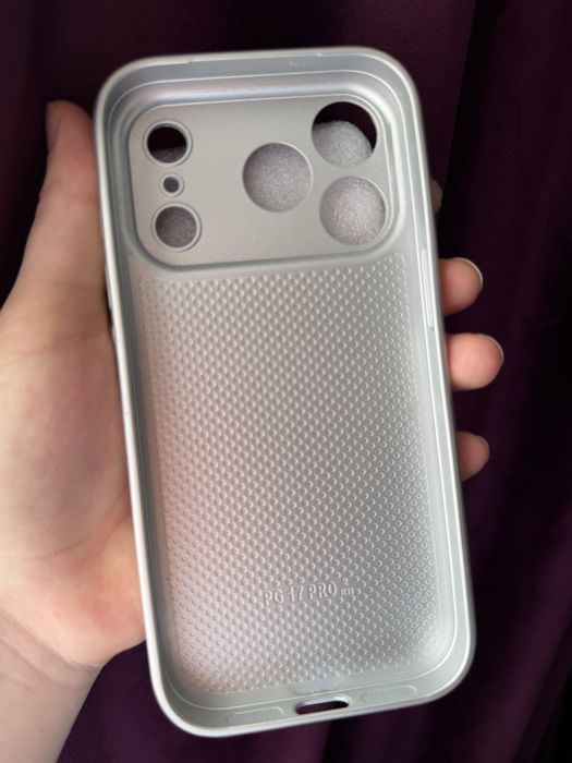 Чехлы на айфон 17pro