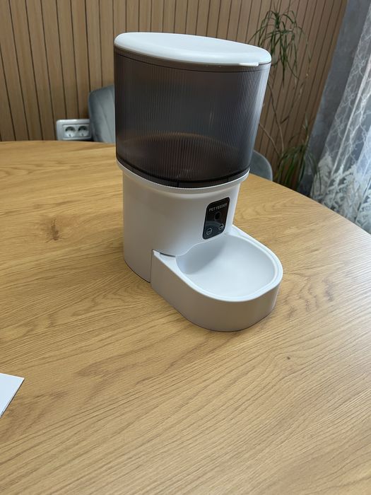 Hranitor inteligent cu camera pentru pisici si caini NOU