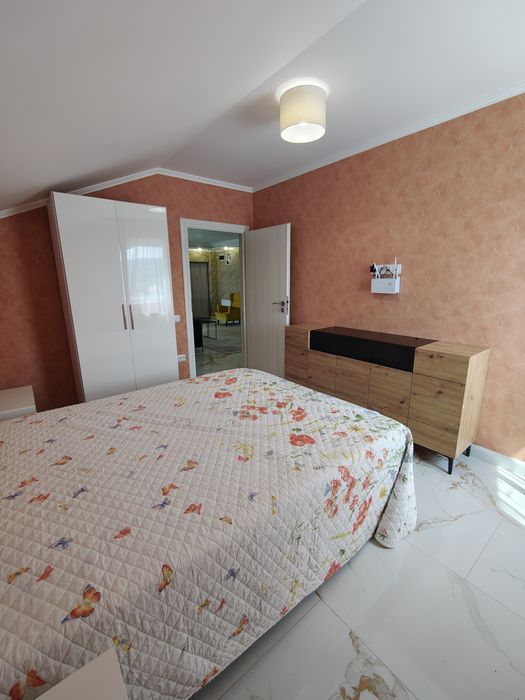 De Vanzare apartament 3 camere zona Vivo