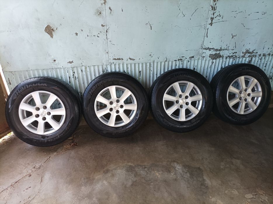 Джанти Borbet OZ 15 5x114.3 с летни гуми Hankook Dynapro HP2 215/70R15