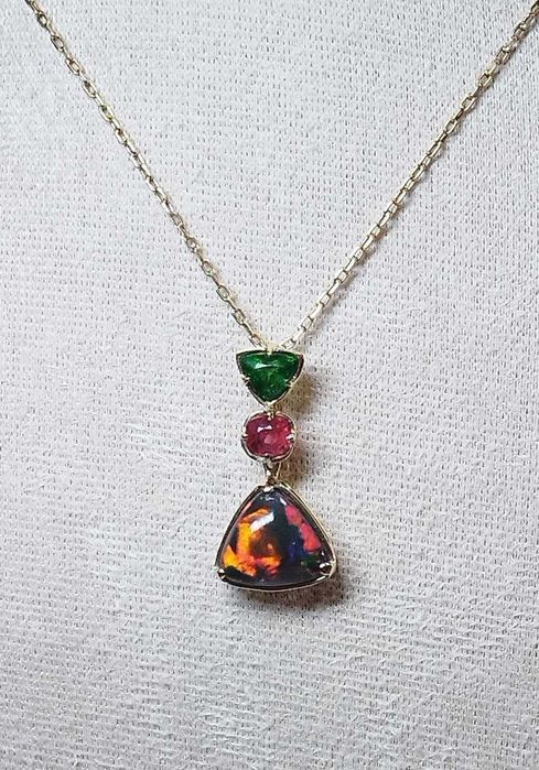 Black Opal Pendant – реверсивен медальон с невероятен черен опал!