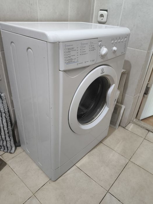 Срочно продам стиральную машину Indesit