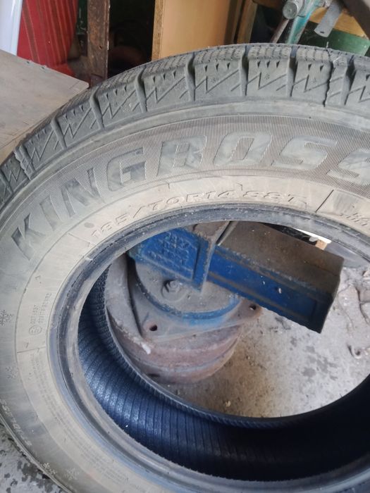 Продам шины зимние.