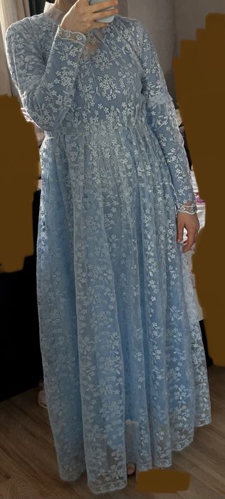 Голубое вечернее платье